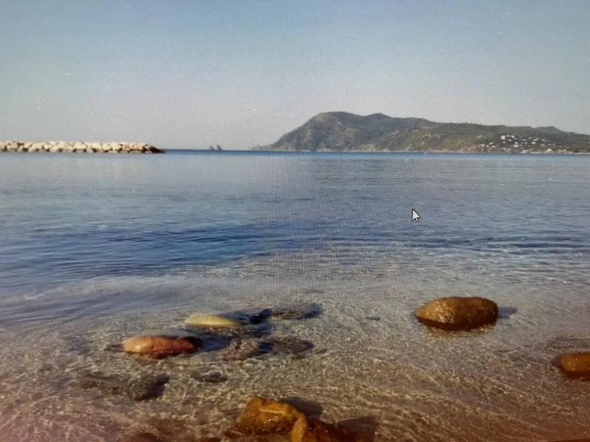 Pin Rollan Beach Saint-Mandrier-sur-Mer Francia